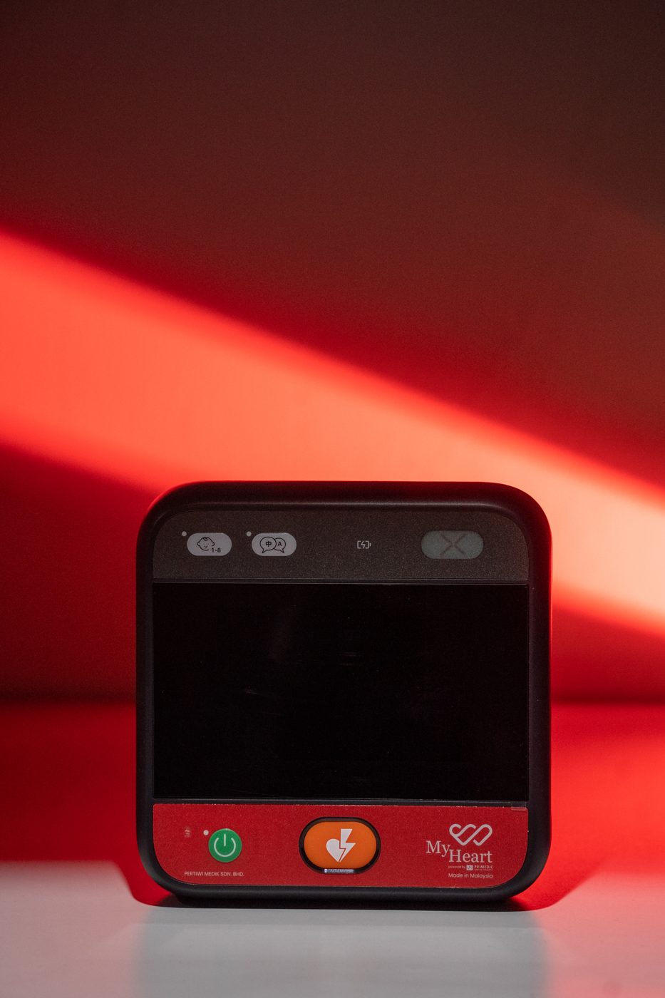 MyHeart Primedic P-Series AED angled view