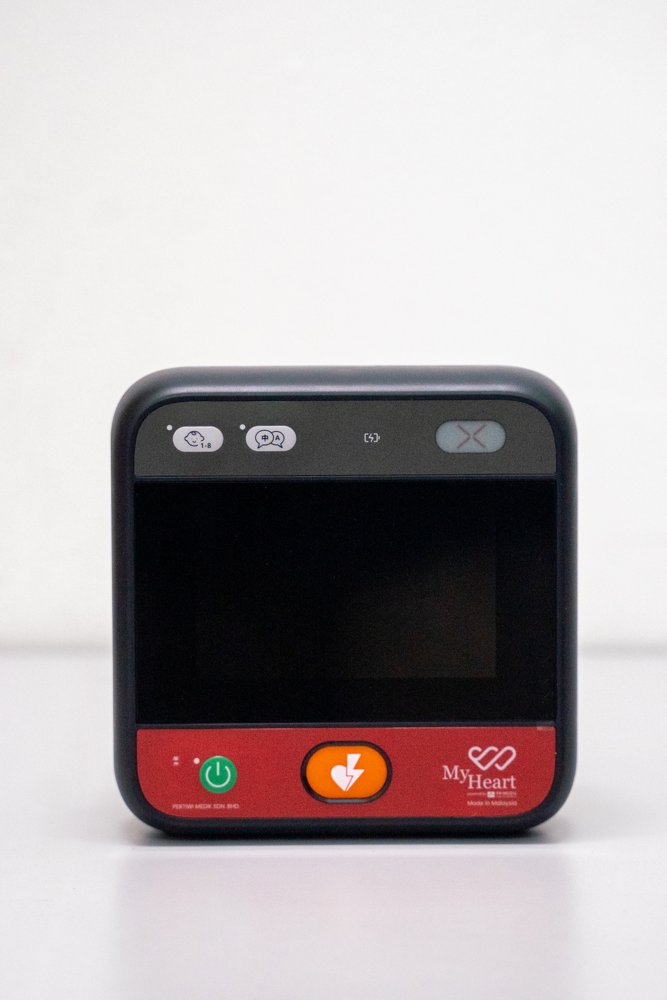 MyHeart Primedic P-Series AED front view