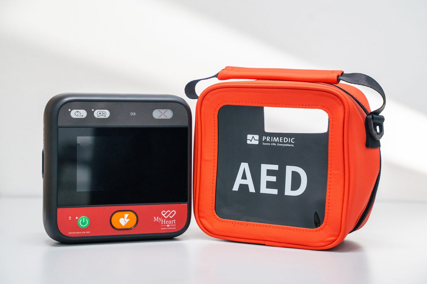 MyHeart Primedic P-Series AED with orange carry bag